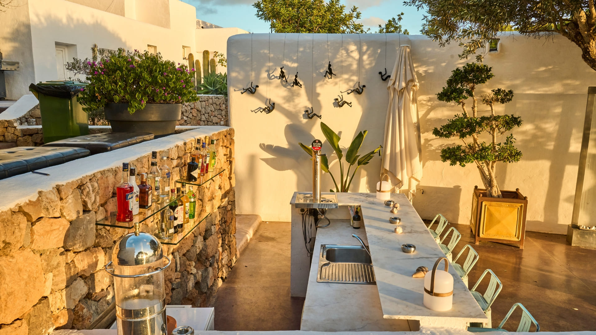 Outdoor kitchen