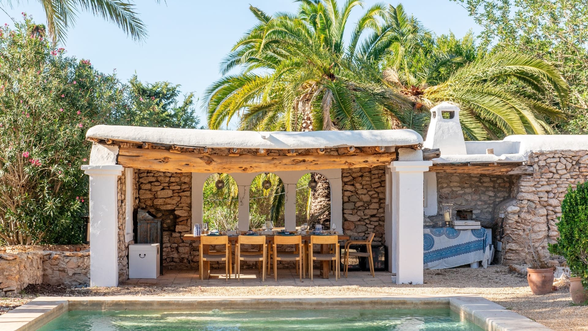 Outdoor kitchen