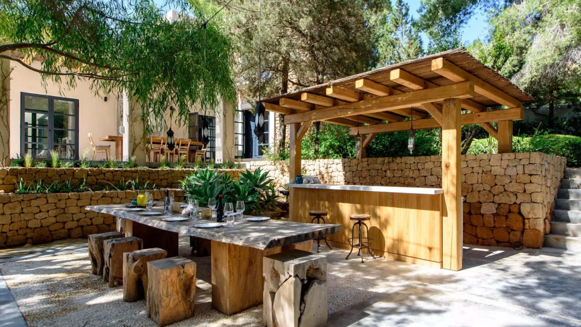 Outdoor kitchen