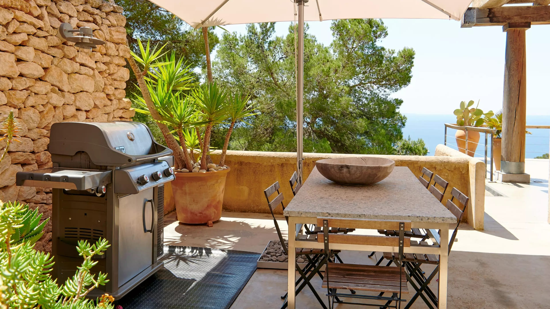 Outdoor kitchen